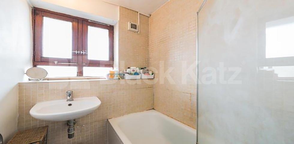 			2 Bedroom, 1 bath, 1 reception Flat			 Birkenhead Street , KINGS CROSS
